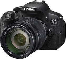 Canon EOS 700D + 18-200mm Lens Dijital SLR Fotoğraf Makinesi