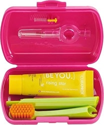 Curaprox 5460 Diş Macunu Diş Fırçası ve Arayüz Fırçası Kırmızı Travel Set