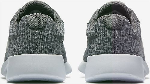 Nike tanjun print hotsell