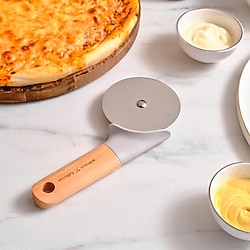 Karaca X Refika'dan 18.8 cm Ahşap Saplı Pizza Dilimleyici